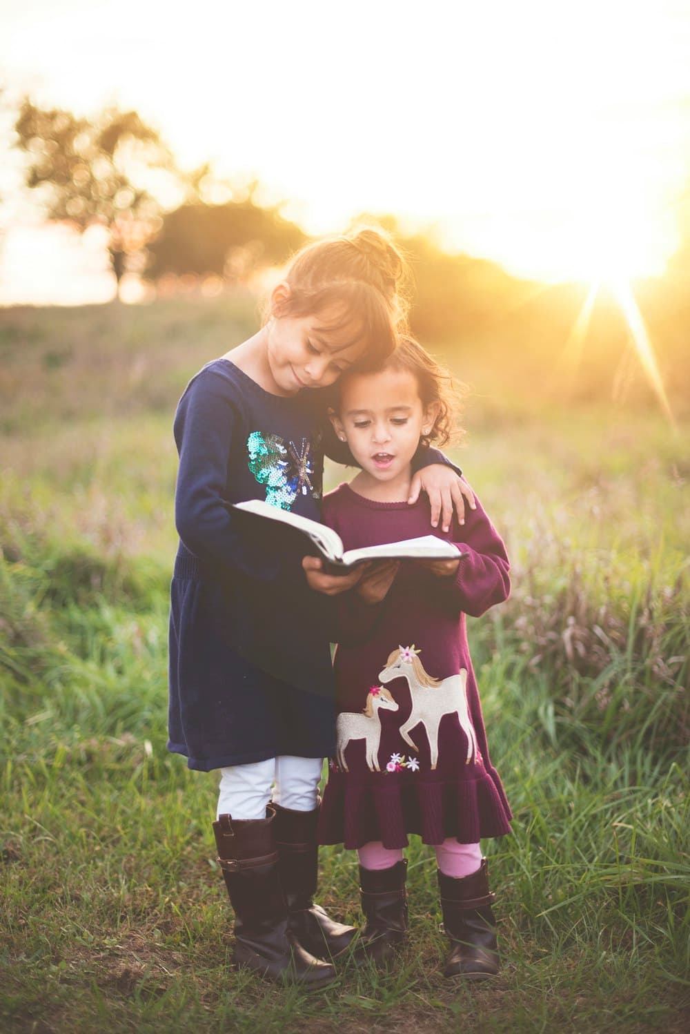 Parent and child reading English books together